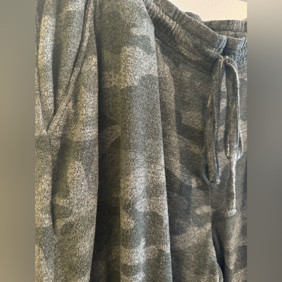 Camo Super Soft Cozy Jogger Pant - Picture 9 of 9